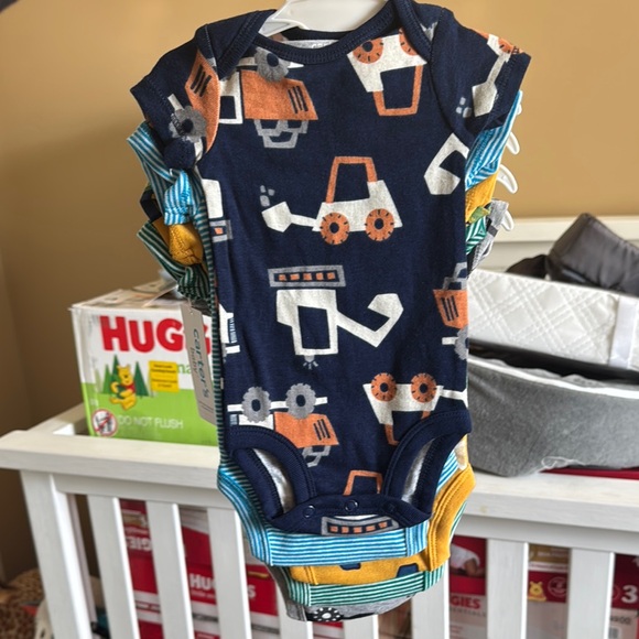 Carters Bodysuit Baby Onesies 5 Piece Set - Picture 2 of 4